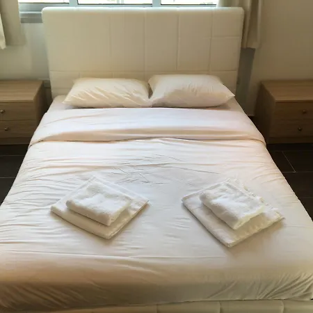 Elegant Finikoudes Walking Distance Apartments. Lejlighed *