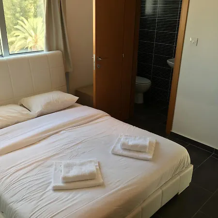 شقة Elegant Finikoudes Walking Distance Apartments. لارنكا