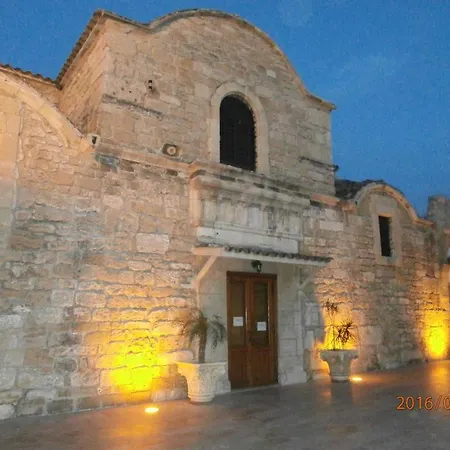 Lejlighed Elegant Finikoudes Walking Distance Apartments. Larnaca