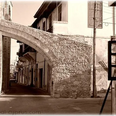 Elegant Finikoudes Walking Distance Apartments. *